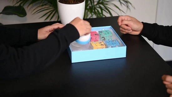 Hoekstar Games Puzzel Blokjes - Emoji Puzzelspel - Speelgoed Vanaf 3 Jaar - Kaartspellen Voor Volwassenen En Kinderen - Speelkaarten 4 Hoekstar Games Puzzel Blokjes - Emoji Puzzelspel - Speelgoed Vanaf 3 Jaar - Kaartspellen Voor Volwassenen En Kinderen - Speelkaarten - Afbeelding 2