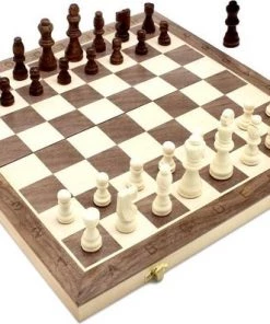 Fortecom Premium Schaakbord Met Co?rdinaten - 2 Extra Dames - 100% Houten Schaakset - 38 Cm - Magnetisch - Inclusief Schaakstukken - Chess Set Schaakborden Schaken Schaak Schaakspellen -leerzame-spellen Verkoopwinkel 550x397 3