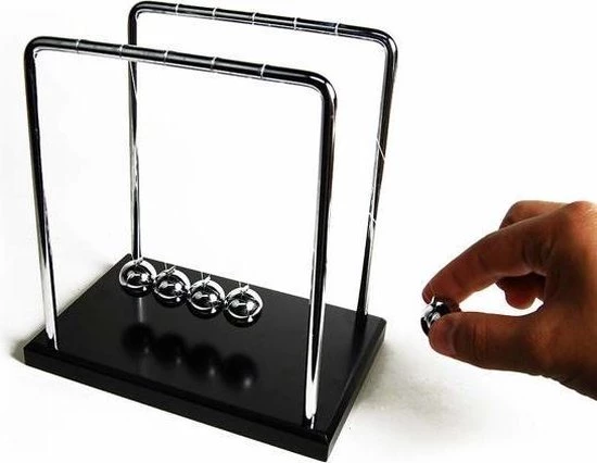 MikaMax Newton Cradle XL - Houten Voet - Metalen Frame - Newton Pendel - Newton Ballen - Ballanceerballen 8 MikaMax Newton Cradle XL - Houten Voet - Metalen Frame - Newton Pendel - Newton Ballen - Ballanceerballen - Afbeelding 6