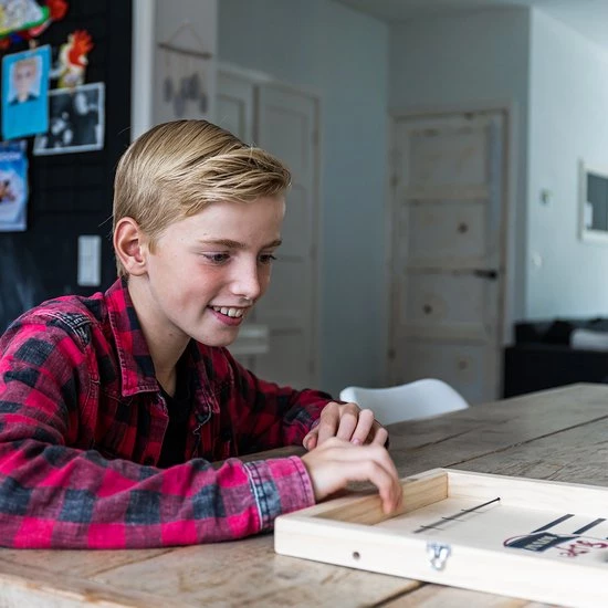 Must-Have For Kids Slingpuck XL - Slingshot - Speelgoed Jongens & Meisjes - Speelgoed 4 Jaar - 5 Jaar - 6 Jaar - 7 Jaar - 8 Jaar - Tafelhockey - Sling Puck - Bordspel - Sjoel Battle - Drankspel - Slingershot - Speed Shuffle - Super Winner - Houten Speelgoed 6 Must-Have For Kids Slingpuck XL - Slingshot - Speelgoed Jongens & Meisjes - Speelgoed 4 Jaar - 5 Jaar - 6 Jaar - 7 Jaar - 8 Jaar - Tafelhockey - Sling Puck - Bordspel - Sjoel Battle - Drankspel - Slingershot - Speed Shuffle - Super Winner - Houten Speelgoed - Afbeelding 4