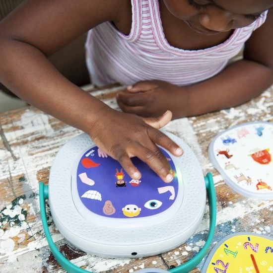 TIMIO Starter Kit: Interactieve Educatieve Audio-Speler + 5 Disks - Leer Woordjes, Muziek En Verhaaltjes - In 8 Talen - Educatief Speelgoed - Vanaf 2 Jaar 8 TIMIO Starter Kit: Interactieve Educatieve Audio-Speler + 5 Disks - Leer Woordjes, Muziek En Verhaaltjes - In 8 Talen - Educatief Speelgoed - Vanaf 2 Jaar - Afbeelding 6