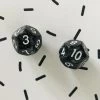 Merkloos Spel | 12-kantige Dobbelstenen | 2x | Zwart & Wit | Tafels Oefenen -leerzame-spellen Verkoopwinkel 550x550 489