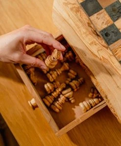 Schaakset Olijfolie & Honing Met Laden - Schaakspel - Schaakstukken - Schaakbord - Schaken - Bordspel - Handgemaakt - Hout - Zwart - Volwassenen & Kinderen - 35 X 35 X 8,5 Cm -leerzame-spellen Verkoopwinkel 550x823 13